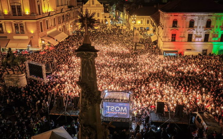 Óriási tömeg fogadta Magyar Péter Pécsett