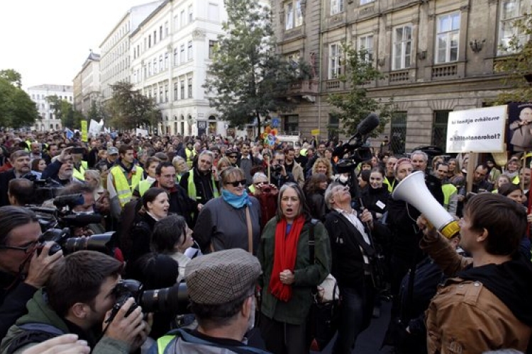 Pedagógusok világnapja - A Fidesz erőszakmentességre kérte a tüntetőket
