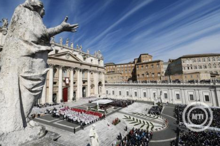 XIV. Leó pápa: Krisztus a keresztről kiáltja az embereknek, hogy tegyék le a fegyvert