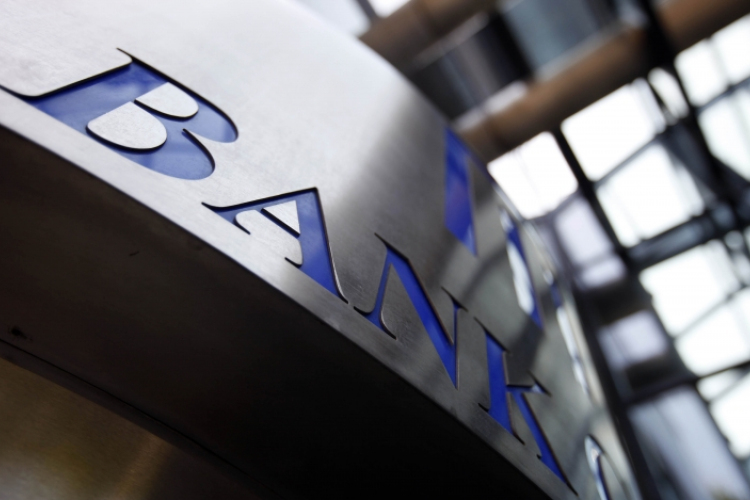 Tízmilliárdos nagyságrendű összeget kell visszautalniuk a bankoknak