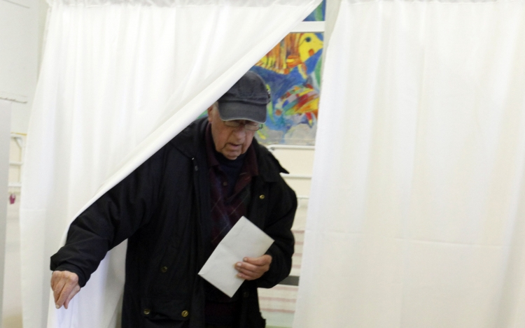 Két oszlopba sorolhatják a pártokat 