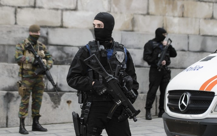Három embert őrizetbe vettek Brüsszelben a Franciaországban meghiúsított terrortámadással kapcsolatban