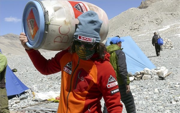 Everest-expedíció - Elérte az alaptábort Klein Dávid