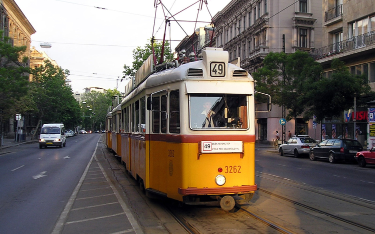 Elbocsátották a 49-es villamoson magából kikelve intézkedő ellenőrt