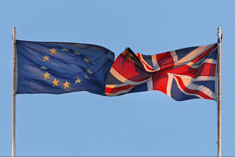 Brit sajtó: kormánytagok próbálják rávenni Mayt a Brexit halasztására a megállapodás nélküli kilépés helyett