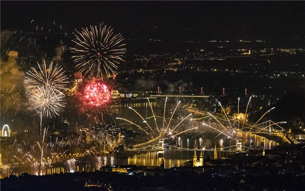 Országszerte és a határokon túl is az államalapítást ünnepelték