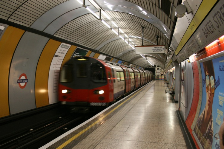Robbanás volt egy londoni metróállomáson