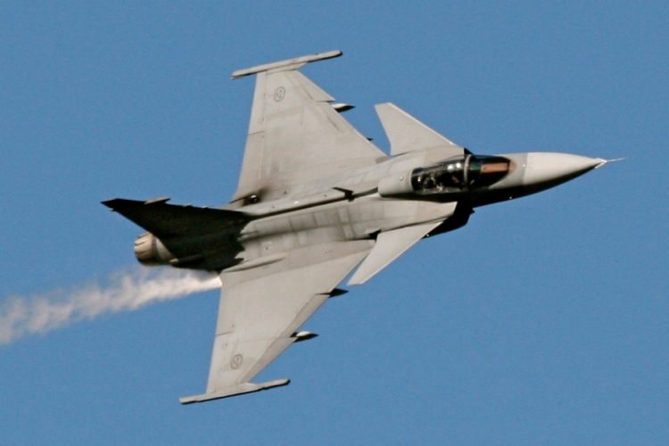 Riasztották a gripeneket egy pakisztáni gép miatt