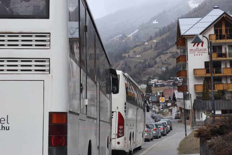 Hazatért 502 magyar a vesztegzár alá helyezett tiroli térségből