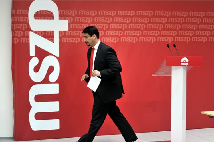 Lemondott Mesterházy Attila pártelnöki és frakcióvezetői posztjáról