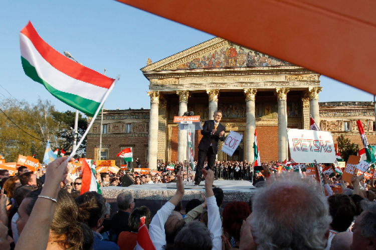 Orbán: még négy évet kérünk