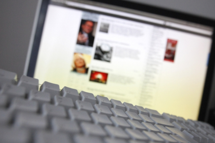 Digitális tananyaggal fogják képezni az informatikusokat három hazai egyetemen