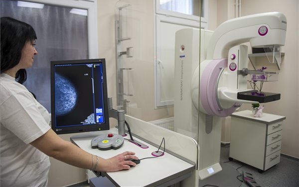 Átadták az ország első 3D-s mammográfiás készülékét Hódmezővásárhelyen