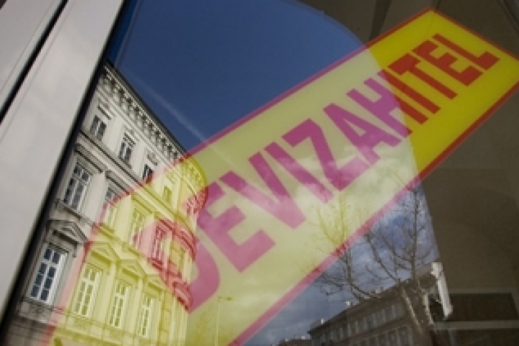 Devizahitel: újraértékelhetik a bankokat a hitelminősítők