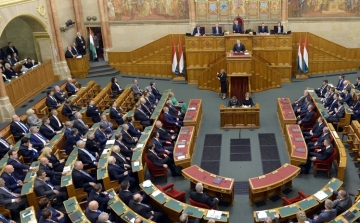 A szociális hozzájárulási adó csökkentéséről dönt a parlament