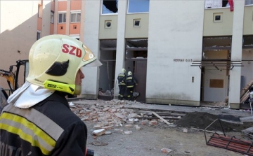 Gázrobbanás történt Szekszárdon, tűzoltók mentették ki a lakókat