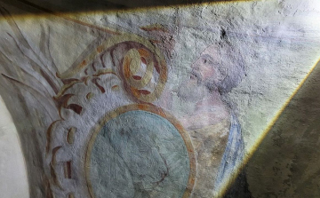 Tizenkilencedik századi falfestményekre bukkantak a veszprémi várnegyed kanonoki épületeiben