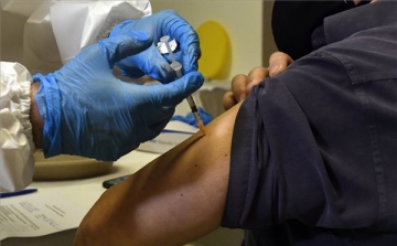 Az idősotthonokban is elkezdődött a koronavírus elleni védőoltások beadása