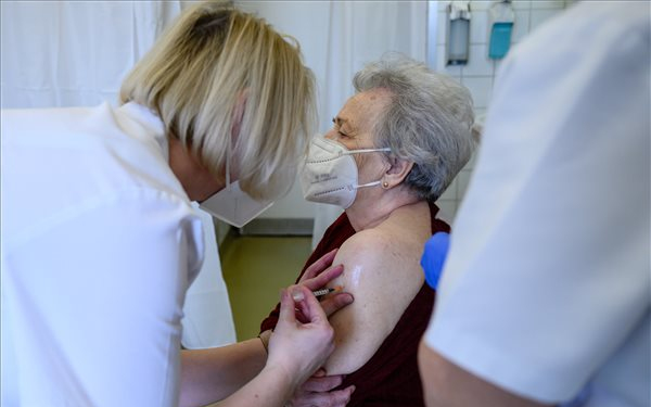 Szerbiában keddtől kapható a vakcina harmadik adagja