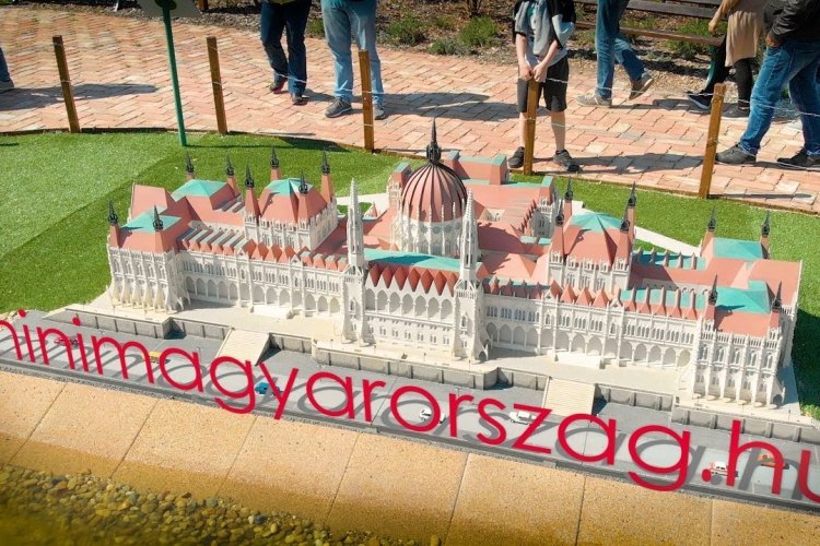 Egymillió látogatót fogadott az idén tízéves Mini Magyarország Makettpark Szarvason